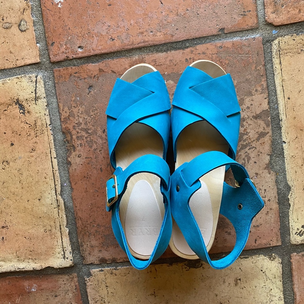 Limited edition TURQUOISE BRYR clogs